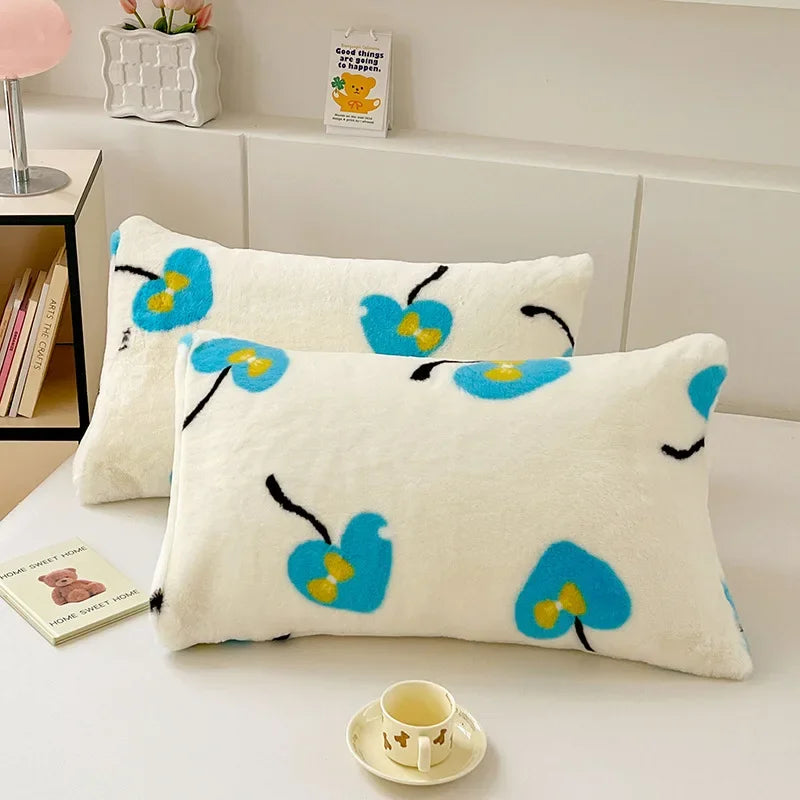 Funda de almohada DecorBites™ Cozy Winter Plush: Decoración suave para el hogar en terciopelo de leche con estampado nórdico
