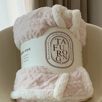 Manta de forro polar coralino con jacquard acogedor DecorBites™