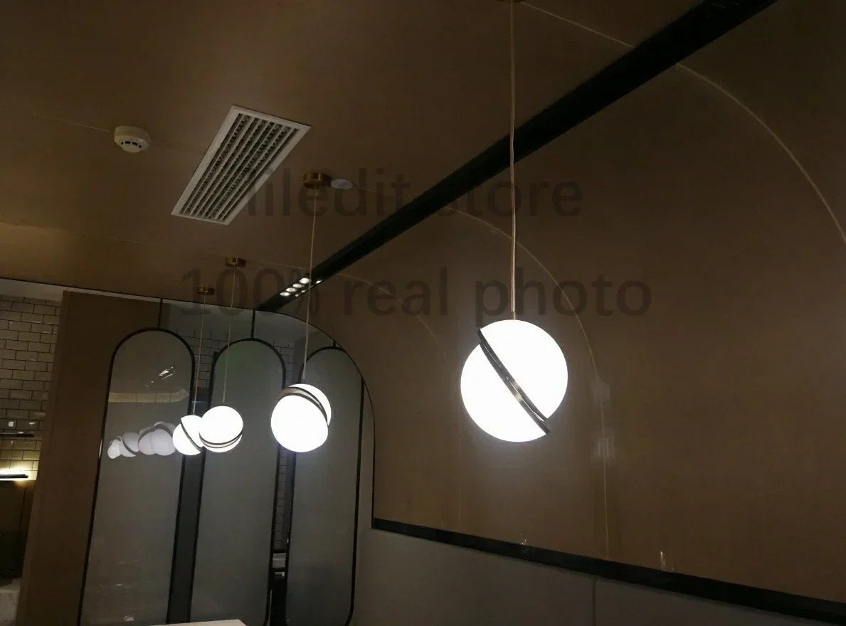 مصباح معلق على شكل كرة أكريليك من ديكوربايتس™: إضاءة منزلية عصرية على الطراز الاسكندنافي