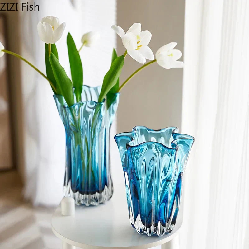 مزهرية مائية زجاجية زرقاء من DecorBites™: ديكور عصري للمكتب وجماليات الغرفة