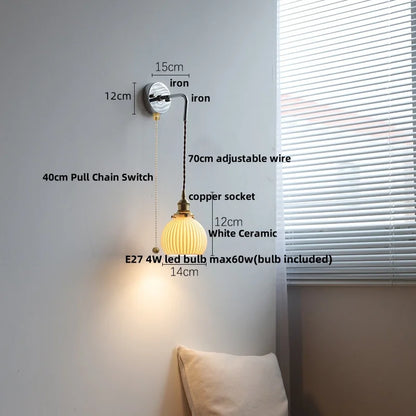 Lámpara de pared LED DecorBites™ con dosel de cerámica, cable ajustable e interruptor de cadena.