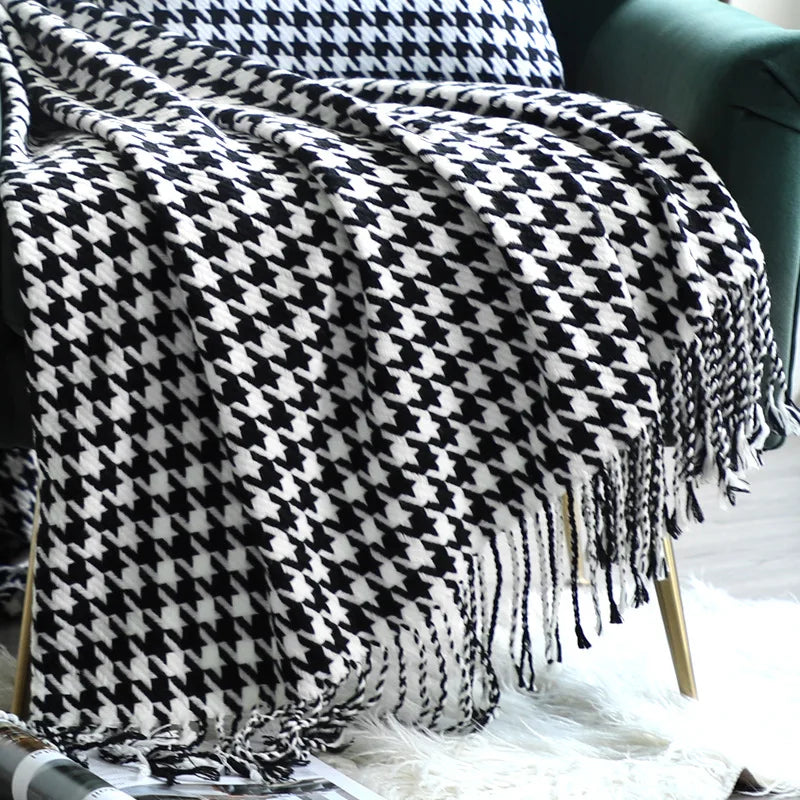DecorBites™ Houndstooth Throw Blanket