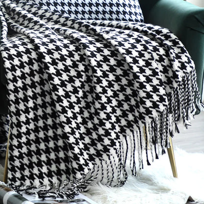 DecorBites™ Houndstooth Throw Blanket