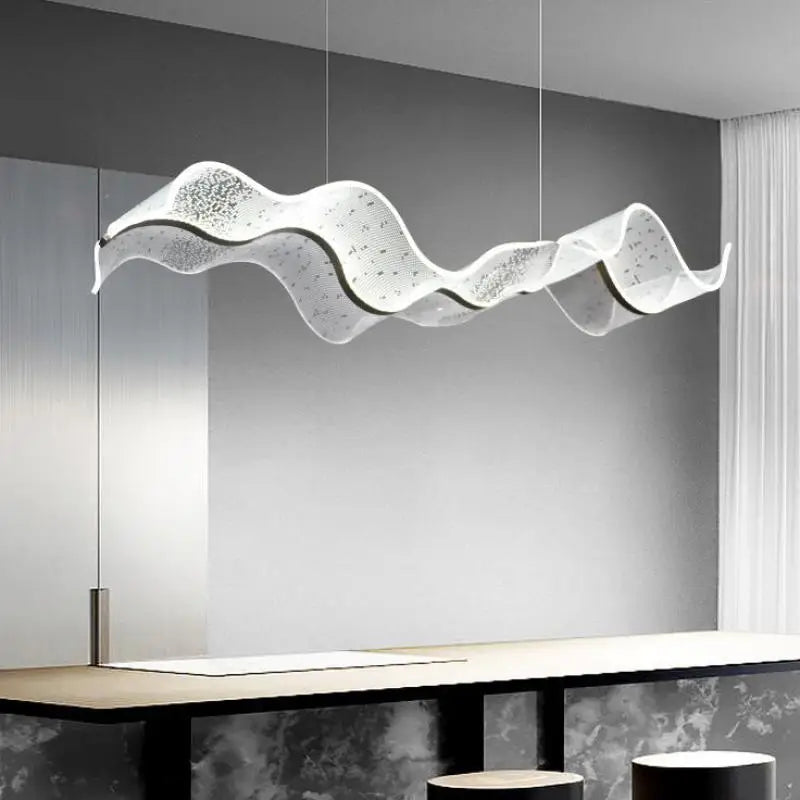 ثريا LED مُعلقة بشريط أكريليك من DecorBites™ - مصباح مُعلق لغرفة الطعام بتصميم مُصمم