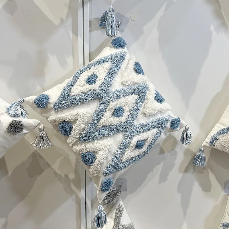 Fundas de almohada DecorBites™ con bordado geométrico de rombos - Azul y blanco con flecos, 45x45/30x50 cm