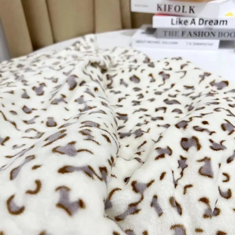 بطانية DecorBites™ الدافئة بطبعة جلد النمر للمكتب، والسكن، والأريكة