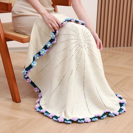 DecorBites™ Elegant Daisy Bouquet Soft Blanket for Office Sofa, Multi-Functional Nap Shawl & Cushion