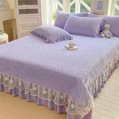 Decobites Velvet Flower Lace Ruffles Quilted Bedding Set with Pillowcases