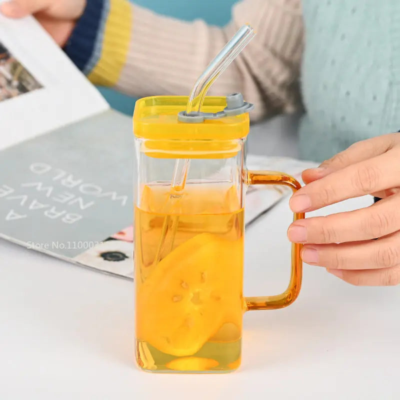 Decorbites™ Glas-Trinkbecher mit Trinkhalm und Acryl-Deckel, farbiger Griff für Getränke