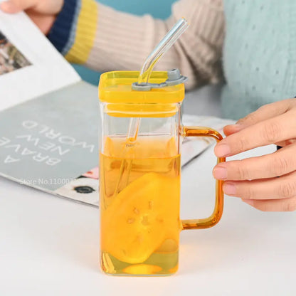 Decorbites™ Glas-Trinkbecher mit Trinkhalm und Acryl-Deckel, farbiger Griff für Getränke