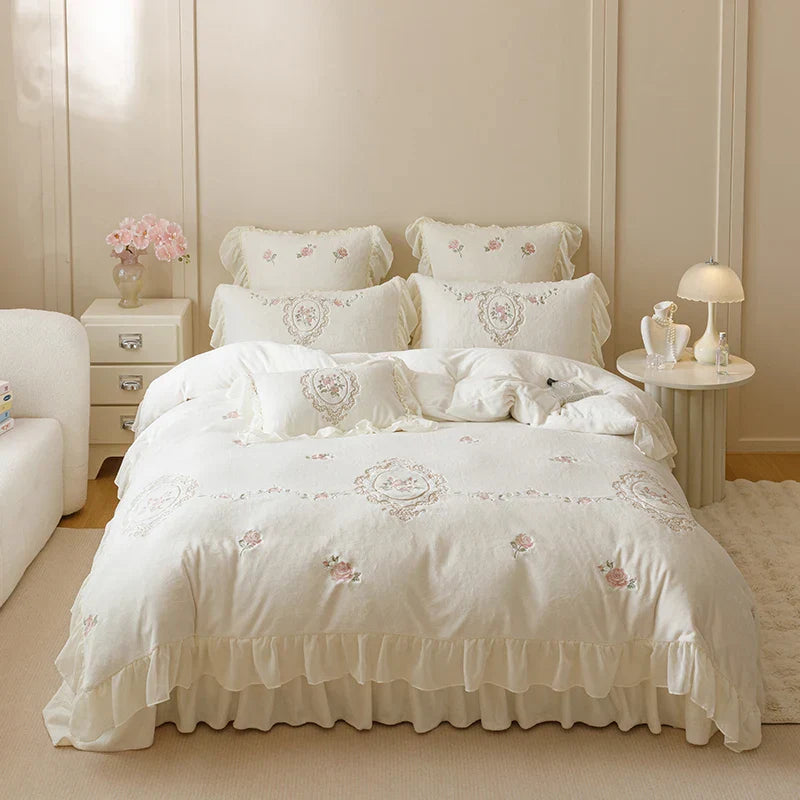 Decobites Velvet Rose Flowers Ruffles Princess Bedding Set with Embroidery