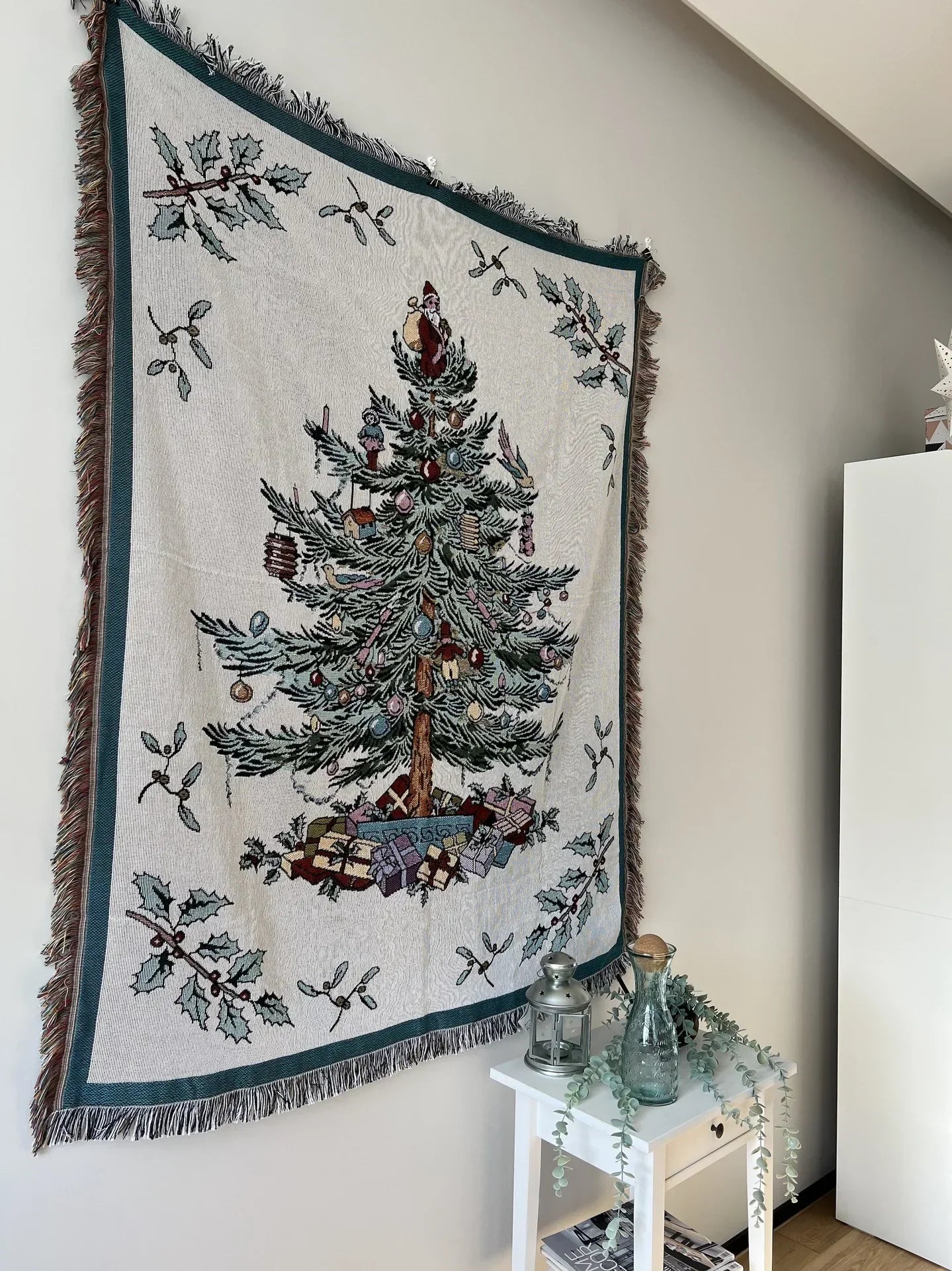 DecorBites™ Christmas Throw Blanket - Festive Living Room Decor & Sofa Towel