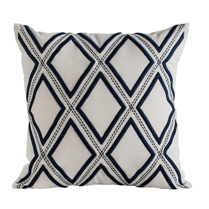 Funda de cojín DecorBites™ con bordado geométrico, azul marino, blanco y amarillo, 50x50 cm, ideal para decoración del hogar.
