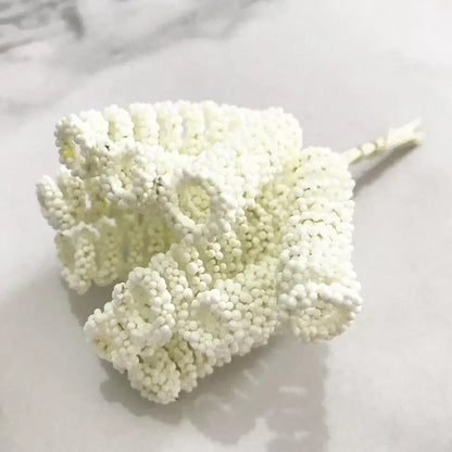 DecorBites™ Ramo de bayas y estambres de flor de cerezo color marfil para decoración navideña y de bodas DIY