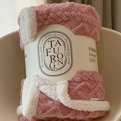 Manta de forro polar coralino con jacquard acogedor DecorBites™