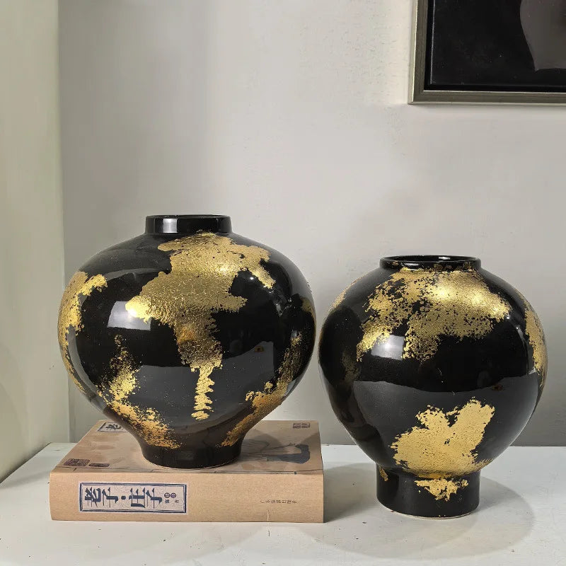 مزهرية خزفية من ديكوربايتس™ بنقشة ورق ذهبي - أصيص زهور مصنوع يدويًا لتزيين المنزل