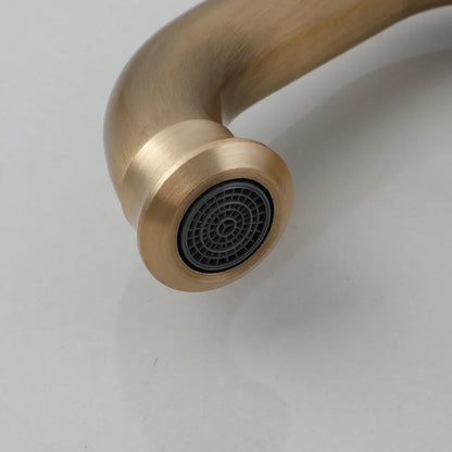 صنبور حمام DecorBites™ من النحاس العتيق/البرونز المصقول بالزيت، مثبت على السطح، بمقبض واحد