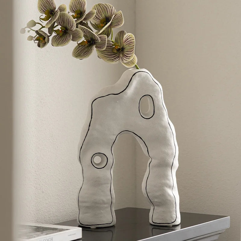 مزهرية سيراميك هندسية من DecorBites™ - زخارف تجريدية، ديكور منزلي