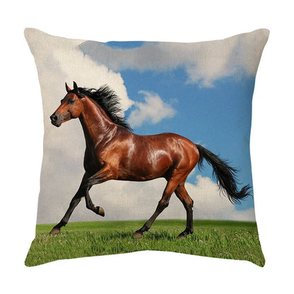 Funda de almohada DecorBites™ con estampado de caballo al galope: Funda de cojín de lino con estampado de caballo salvaje para decoración del hogar.