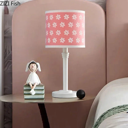 ديكور بايتس™ - تمثال راتنجي للفتيات والكتب لديكور الغرف الحديثة