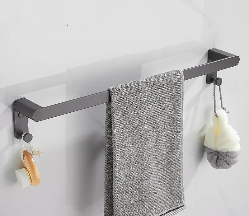 مجموعة أدوات الحمام DecorBites™: حامل مناشف، رف، حامل ورق، حامل مناشف، حامل فرشاة المرحاض