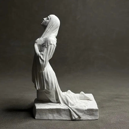 DecorBites™ Christian Pray Sculpture Resin Figurine Home Decor Artistic Handicrafts