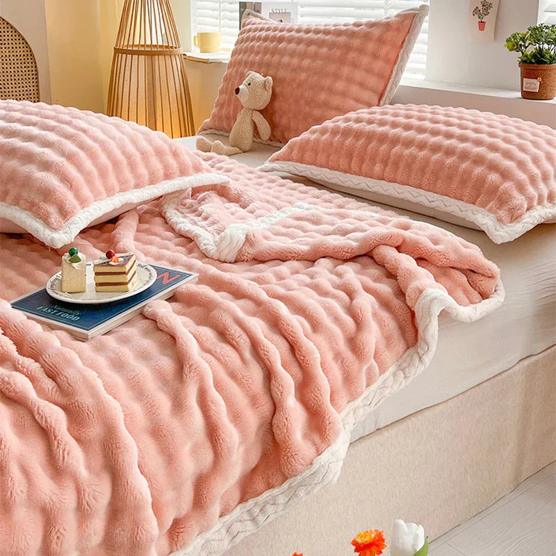 Decobites Plush Velvet Bed Blanket for Cozy Autumn Warmth, Soft Coral Fleece Sofa Throw