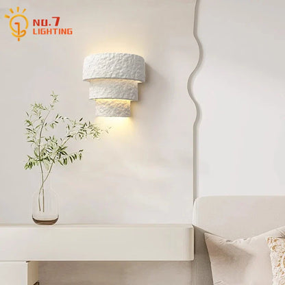 ديكوربايتس™ باوهاوس مصباح حائط LED أبيض من الجبس لغرفة المعيشة وغرفة النوم - تصميم بسيط