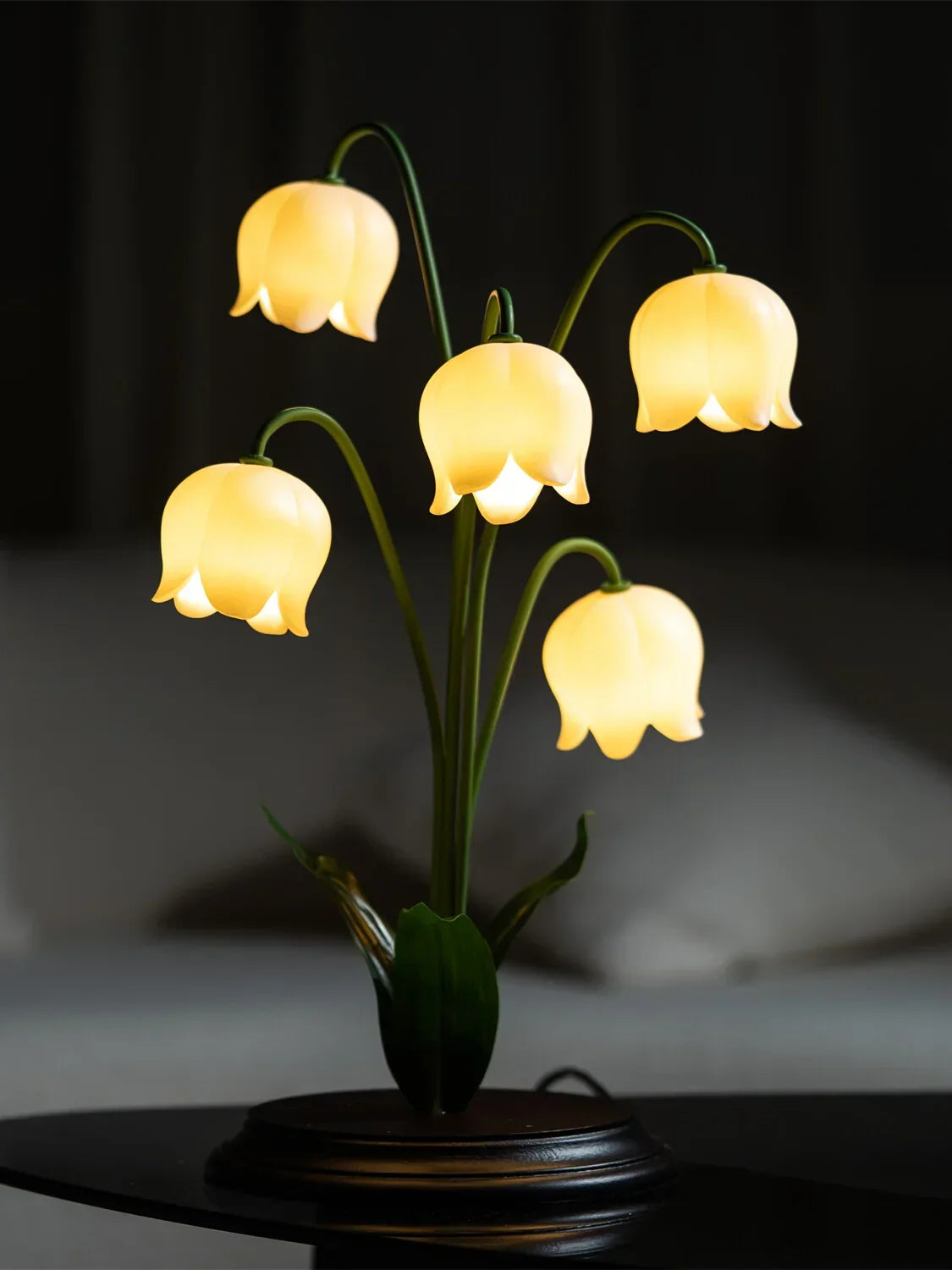 Lámpara de mesa LED DecorBites™ con forma de flor: luz decorativa para escritorio, dormitorio, sala de estar o estudio.