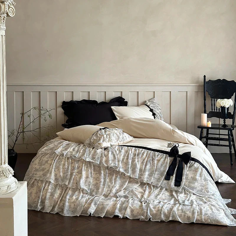 Conjunto de Ropa de Cama Princesa con Volantes de Encaje y Lazo Decorbites™: Cubrecama de Algodón Egipcio, Falda de Cama, Colcha, Fundas de Almohada