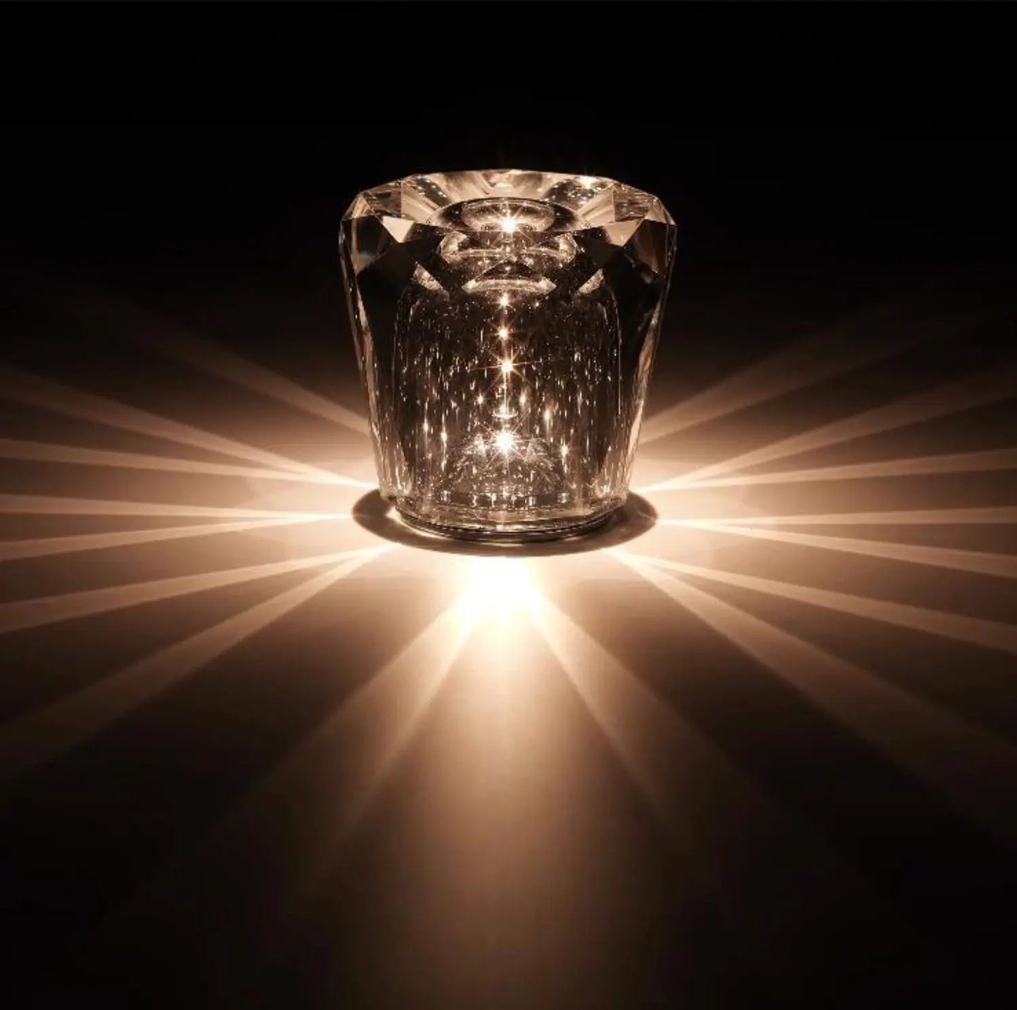 Lámpara de mesa LED recargable DecorBites™ Crystal Diamond | Luz nocturna de cristal con forma de diamante