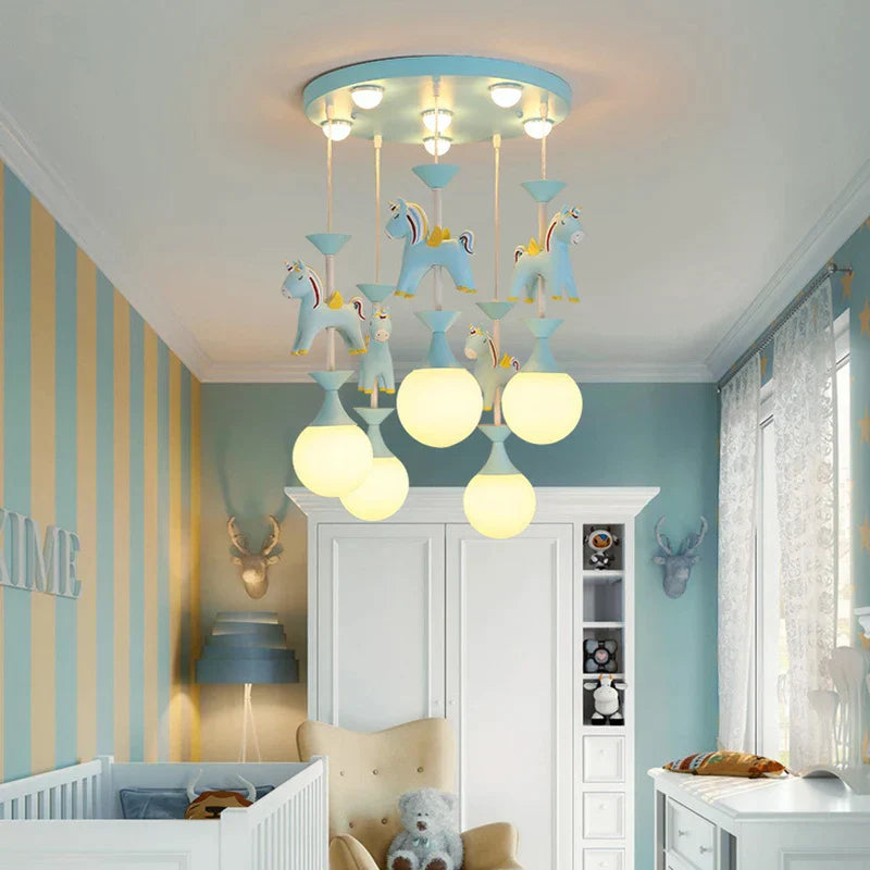 Lámpara de Araña Carrusel de Sueños para Niños Decorbites™: Luz Colgante Moderna, Creativa y Linda para Dormitorio