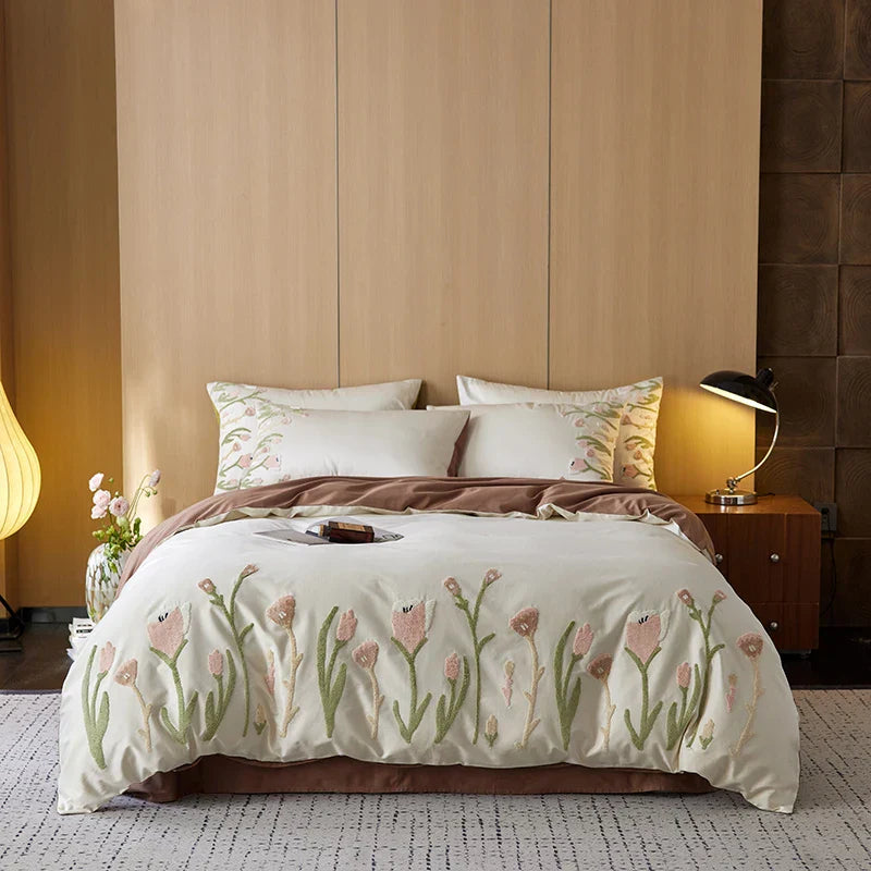 طقم فراش DecorBites™ من 4 قطع من القطن المصري بتطريز مناشف توليب