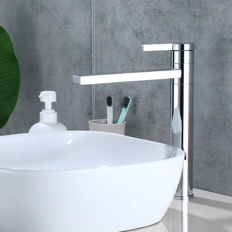 Grifo mezclador para lavabo de baño DecorBites™ de latón macizo dorado