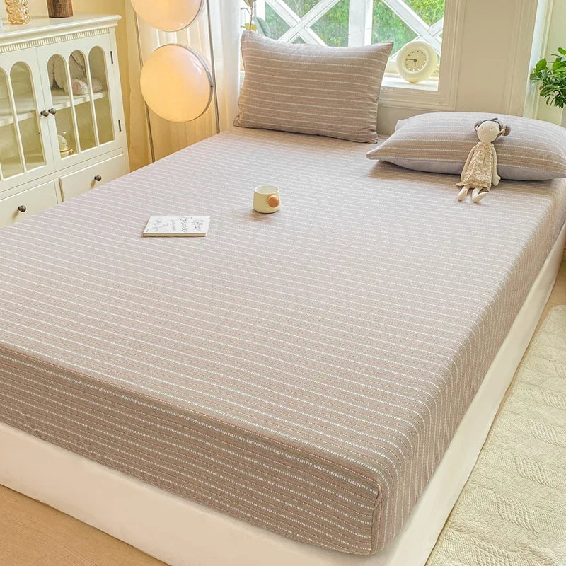 طقم ملاءات DecorBites™ القطنية المجهزة مع غطائي وسادة، مقاوم للغبار والانزلاق