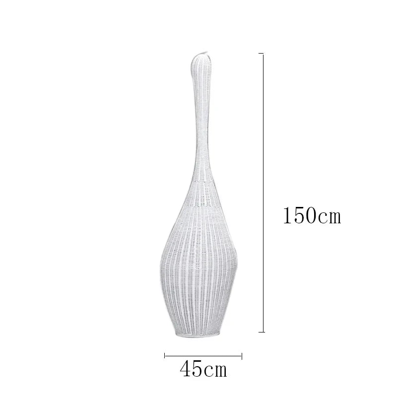 Lámpara de pie de bambú DecorBites™: Una lámpara de ratán única para la sala de estar, el dormitorio o la decoración de una casa de té.