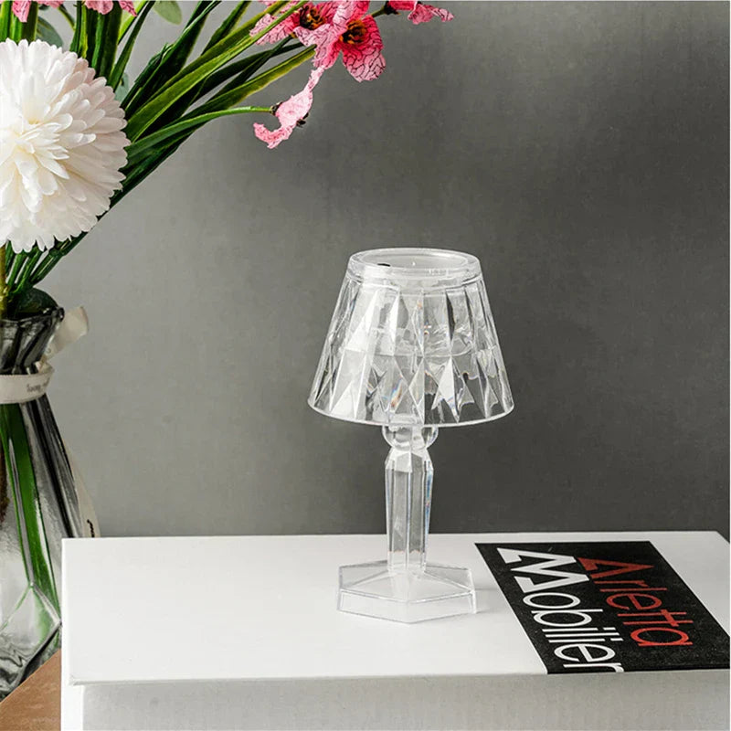 Lámpara de mesa DecorBites™ Crystal Diamond LED de luz nocturna para leer en el dormitorio