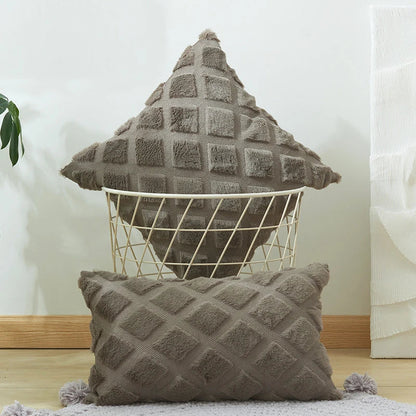 غطاء وسادة مخملي بنمط هندسي ماسي من DecorBites™ لديكور منزلي أنيق