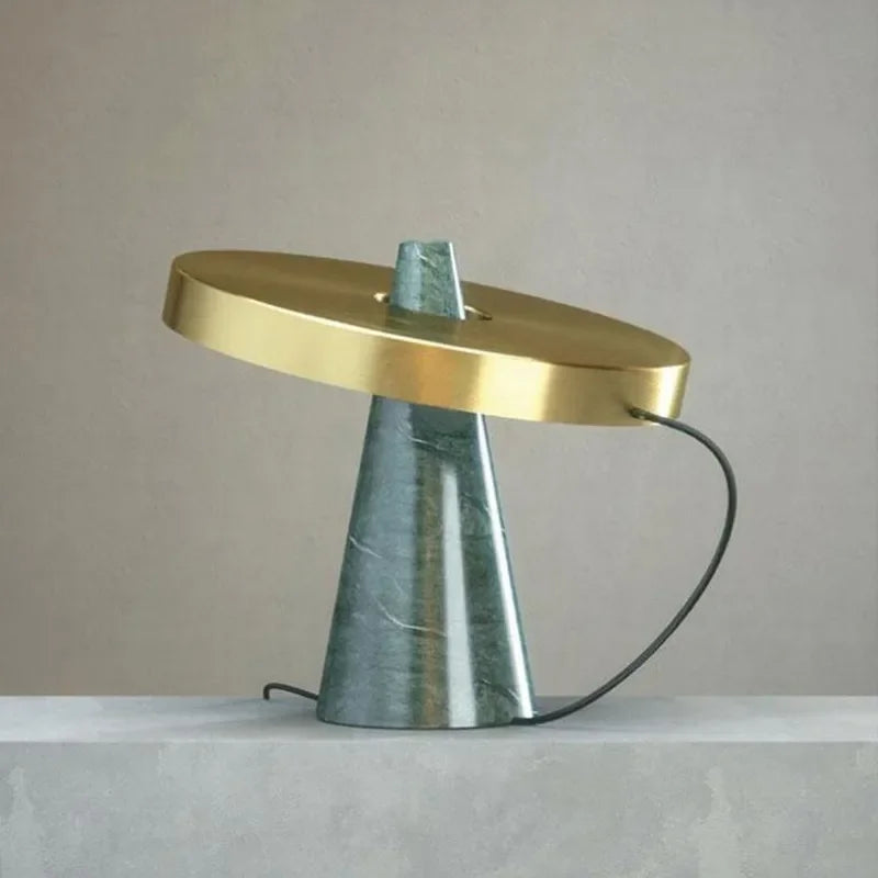 Lámpara de Mesa de Mármol Verde Decorbites™: Iluminación Elegante de Metal Europeo para Sala de Estar Vintage