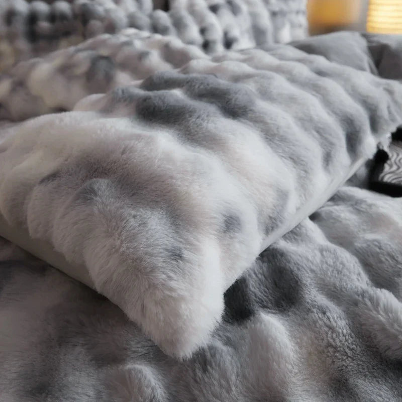 DecorBites™ Gradient Blue & Grey Faux Rabbit Fur Bedding Set: Velvet Fleece Duvet, Sheets, Pillowcases