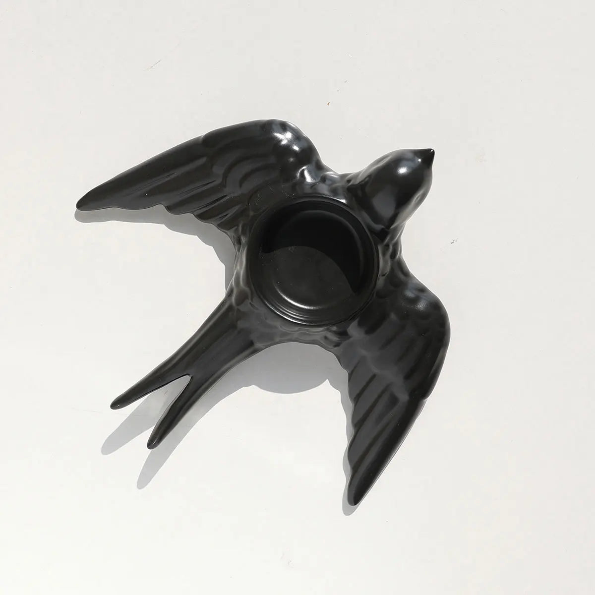 ديكورات زفاف حامل الشموع الخزفي على شكل طائر ذهبي من DecorBites™