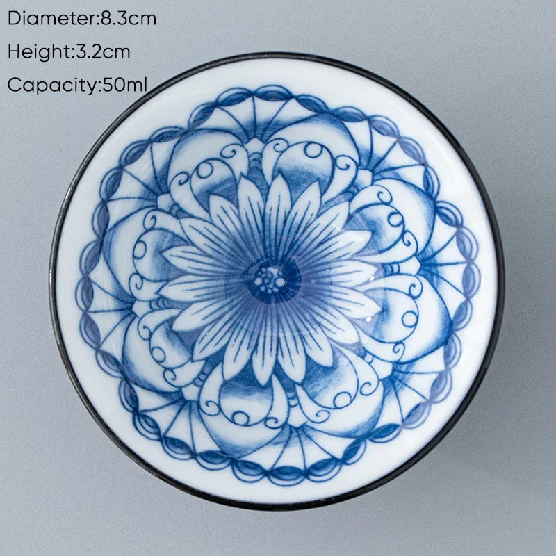 كوب شاي الكونغ فو من سيراميك ديكوربايتس™ باللونين الأزرق والأبيض، وكوب إسبريسو من البورسلين على الطريقة اليابانية