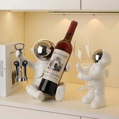 Botellero de cerámica con forma de astronauta DecorBites™: Accesorios de bar hechos a mano, figura escultórica de animal
