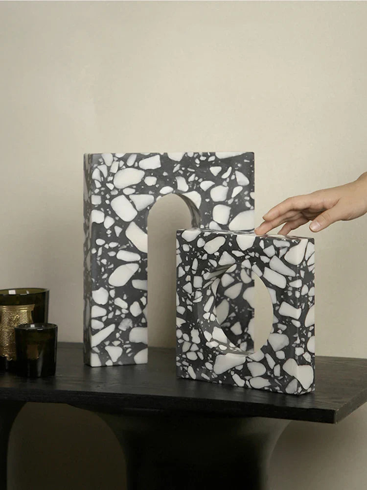 منحوتة تيرازو مقوسة من DecorBites™ لديكور المنزل