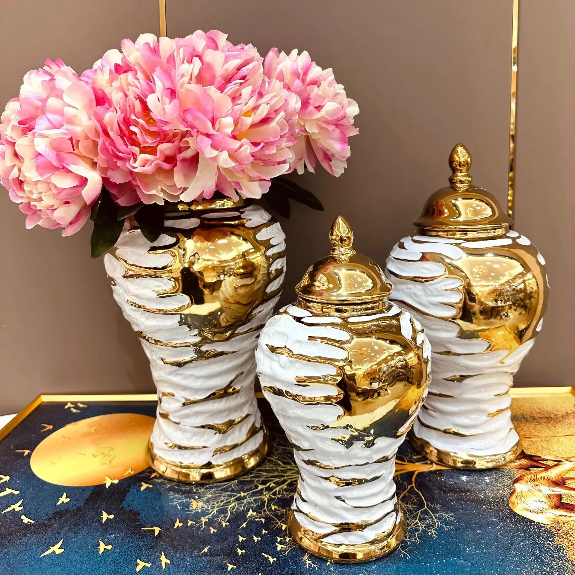 Jarrón de cerámica con grano dorado y blanco Decorbites™: Accesorio de decoración y almacenamiento para el hogar