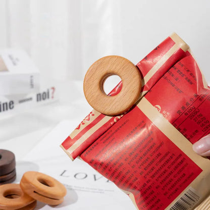 مشبك كيس الكعك المصنوع من خشب الجوز الأسود من DecorBites™: مشبك إغلاق خشبي لتنظيم مطبخك بشكل أنيق