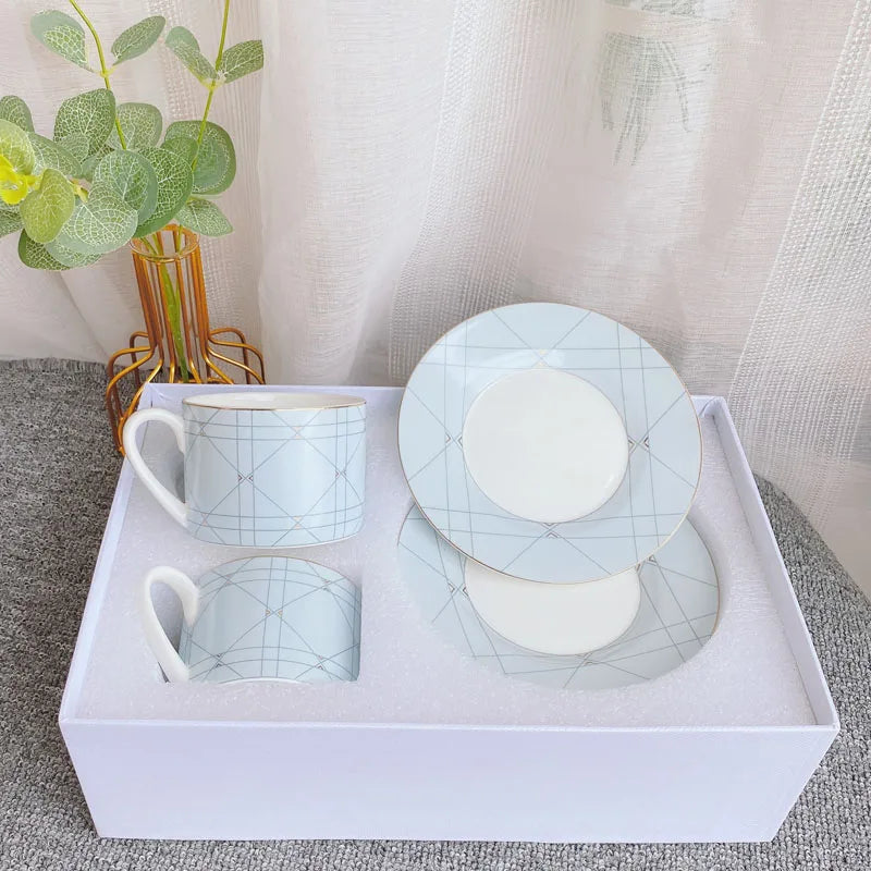 Juego de tazas de café y té DecorBites™ de porcelana fina con platillo, vajilla para té y plato de postre.