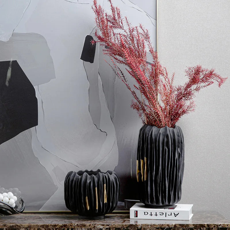 مزهرية راتنجية من DecorBites™‎ بلون أسود وذهبي متجعد - زينة منزلية تجريدية