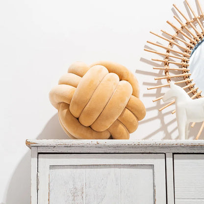 وسادة DecorBites™ Knot Ball قصيرة من القطيفة لديكور المنزل والراحة