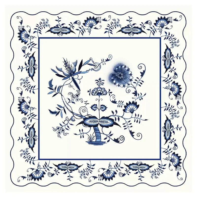 غطاء مفرش طاولة DecorBites™ بطبعة البصل الأزرق: ديكور فاخر لحفلات الطعام الريفية الفرنسية